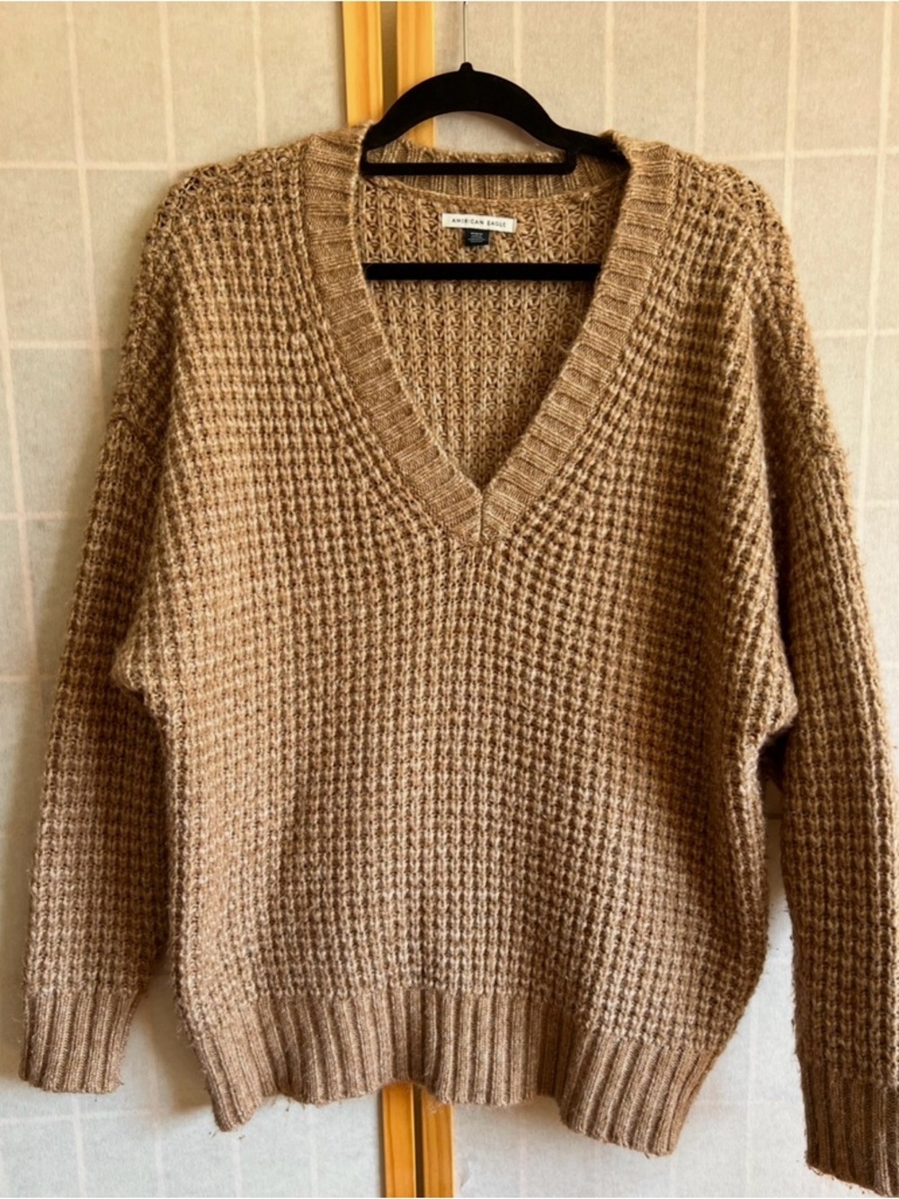 American Eagle Chunky Knit Sweater Tan V Neck Cozy Textured Pullover M